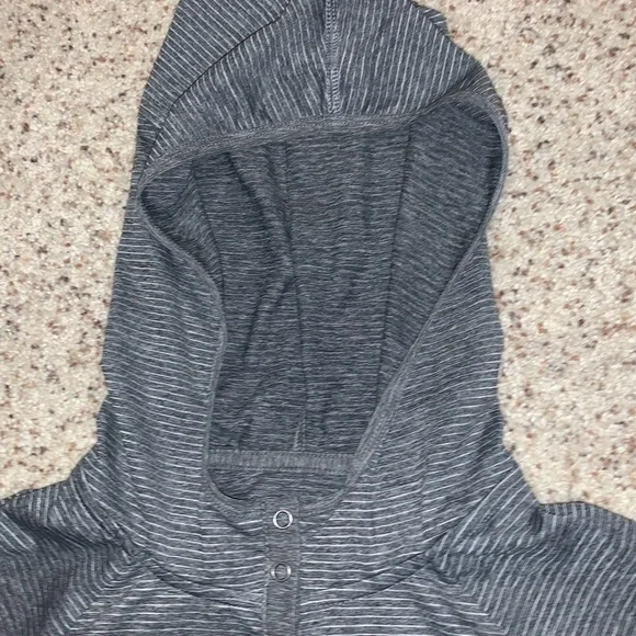 Eddie Bauer Athletic Sweatshirt (Activewear) - Picture 3 of 4